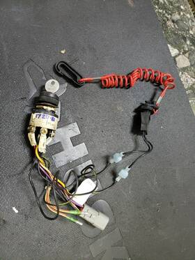 39425 Johnson Evinrude- Smoker 31425 Ignition Key - Switch 3 Pos Push Choke Kill And Lanyard #